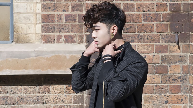 Curly Pompadour